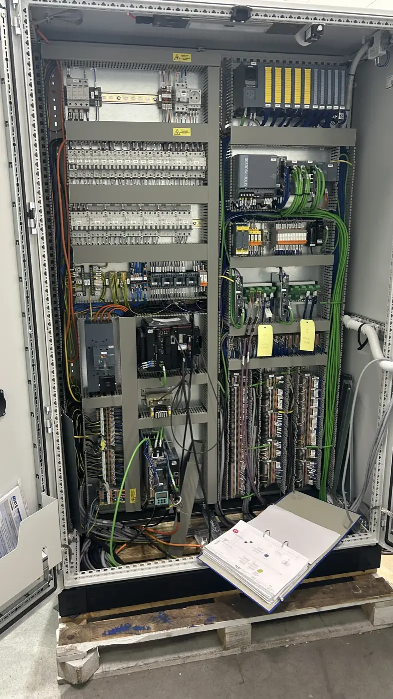 Rozv&aacute;dzač Siemens počas commissioningu